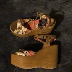 Floral wedges
